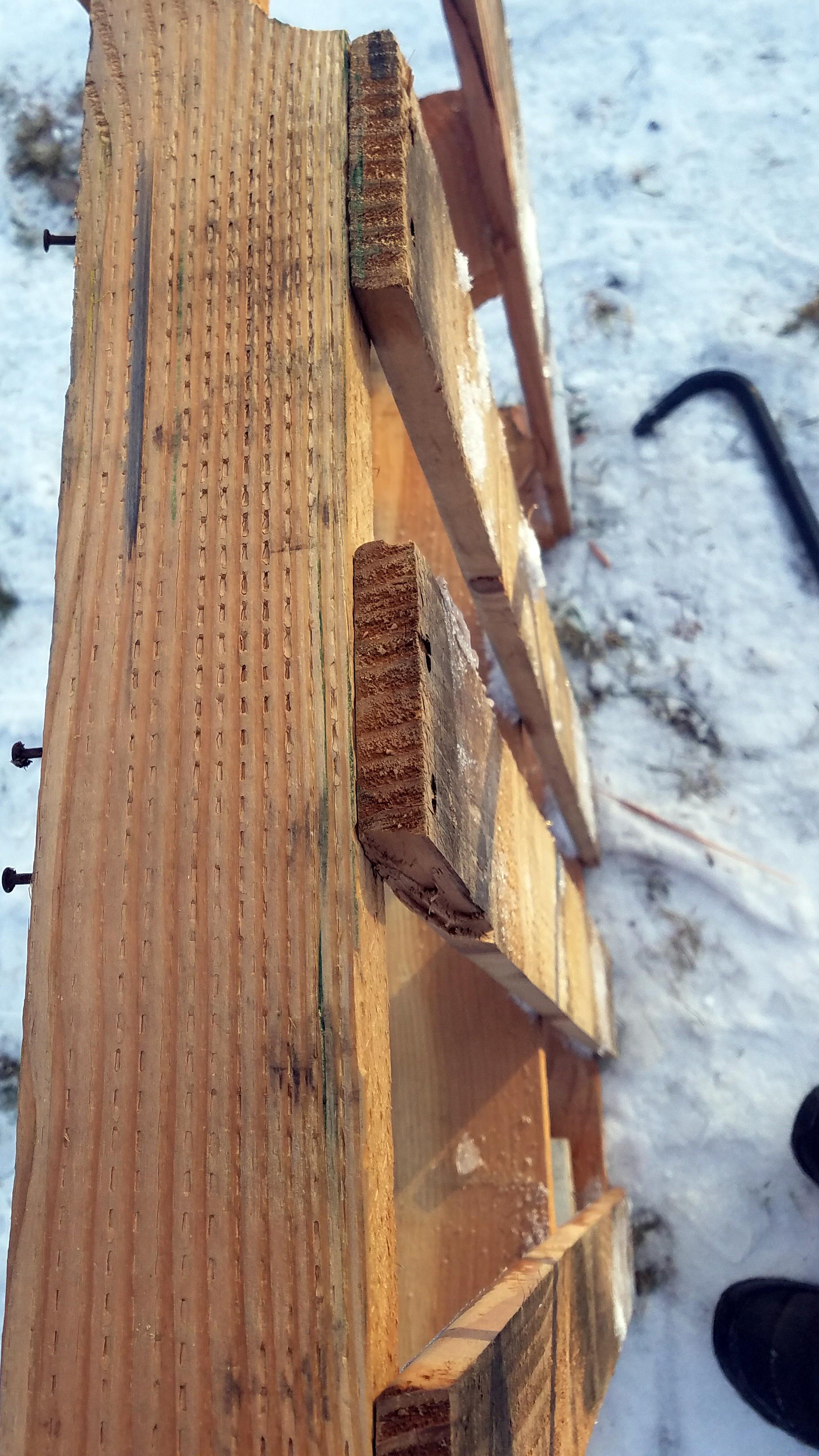 rectangular indentations in pallet wood r/whatisthisthing